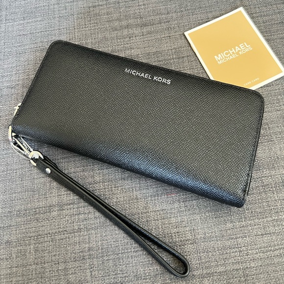 NWT MICHAEL KORS LARGE ZIP AROUND TRAVEL CONTINENTAL WRISTLET WALLET - Picture 1 of 13